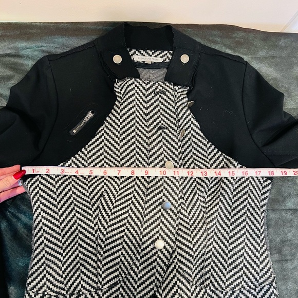 🔥People like Frank Black and White Chevron Women's Jacket🔥 - Picture 3 of 6